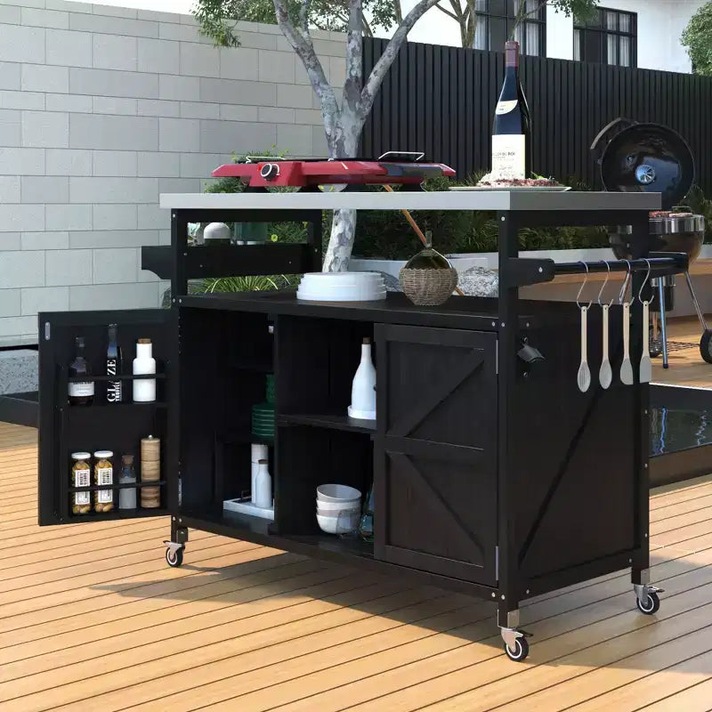 Îlot de cuisine extérieur avec plateau en acier inoxydable, chariot de cuisine en bois avec portes, étagères et porte-épices, îlot de cuisine roulant